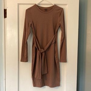 Size medium tie waist dress with ribbed texture long sleeve